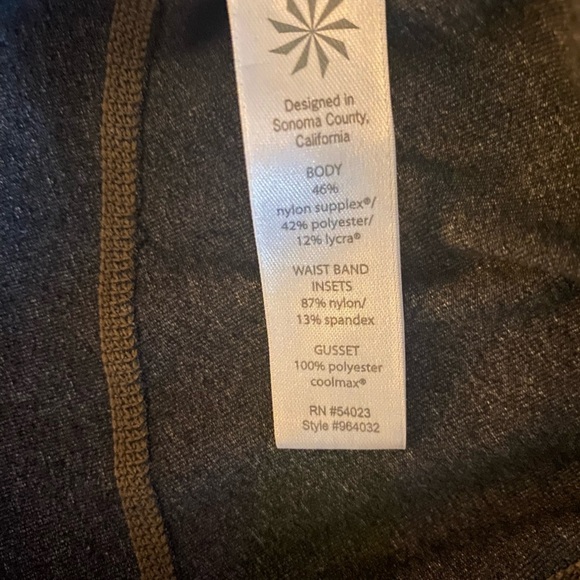 Athleta Kick Booty 2 Crop Capri Leggings Heather Gray Contour Stitching - Picture 5 of 6